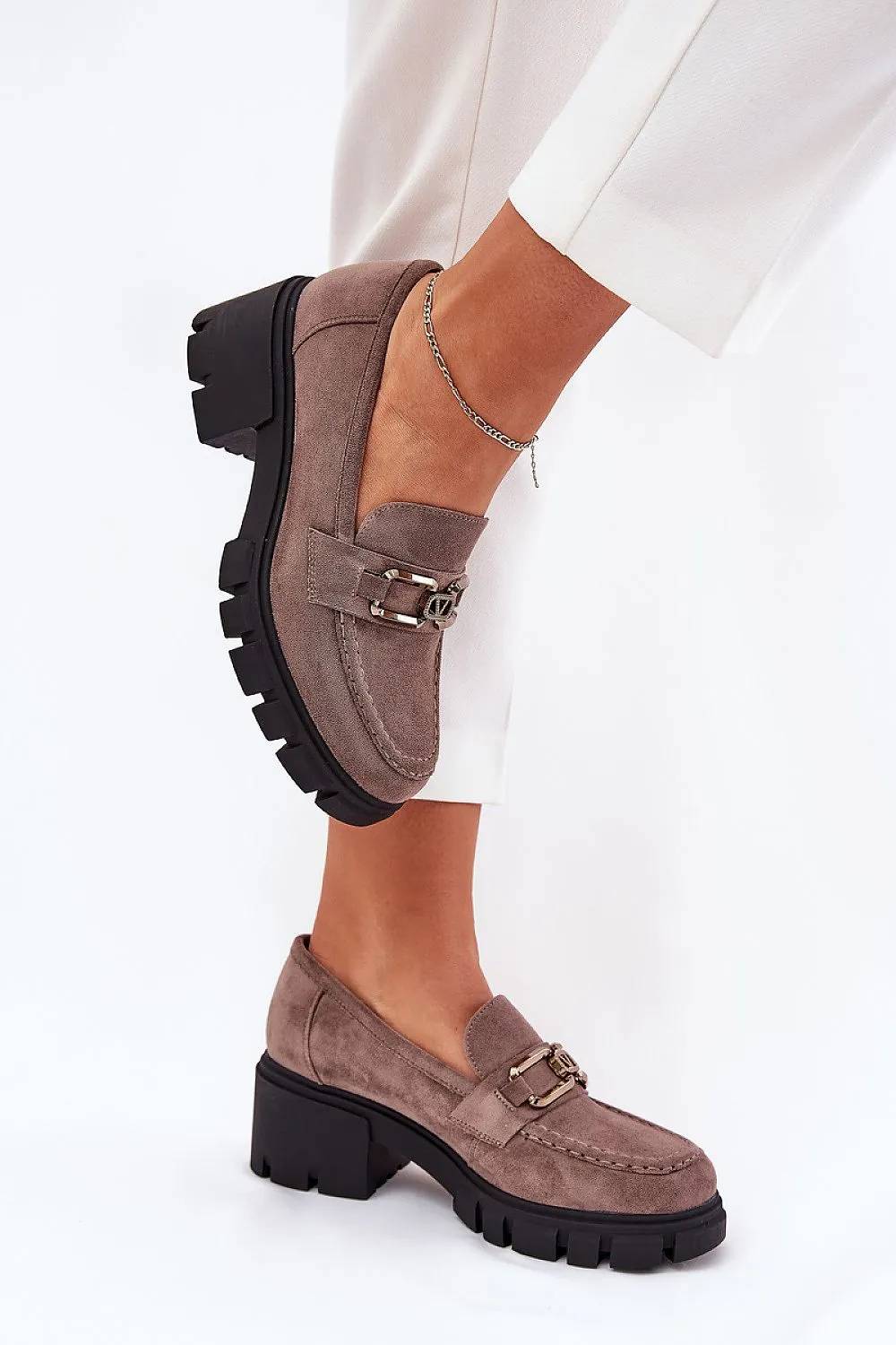 Heeled low shoes model 209052 Step in style