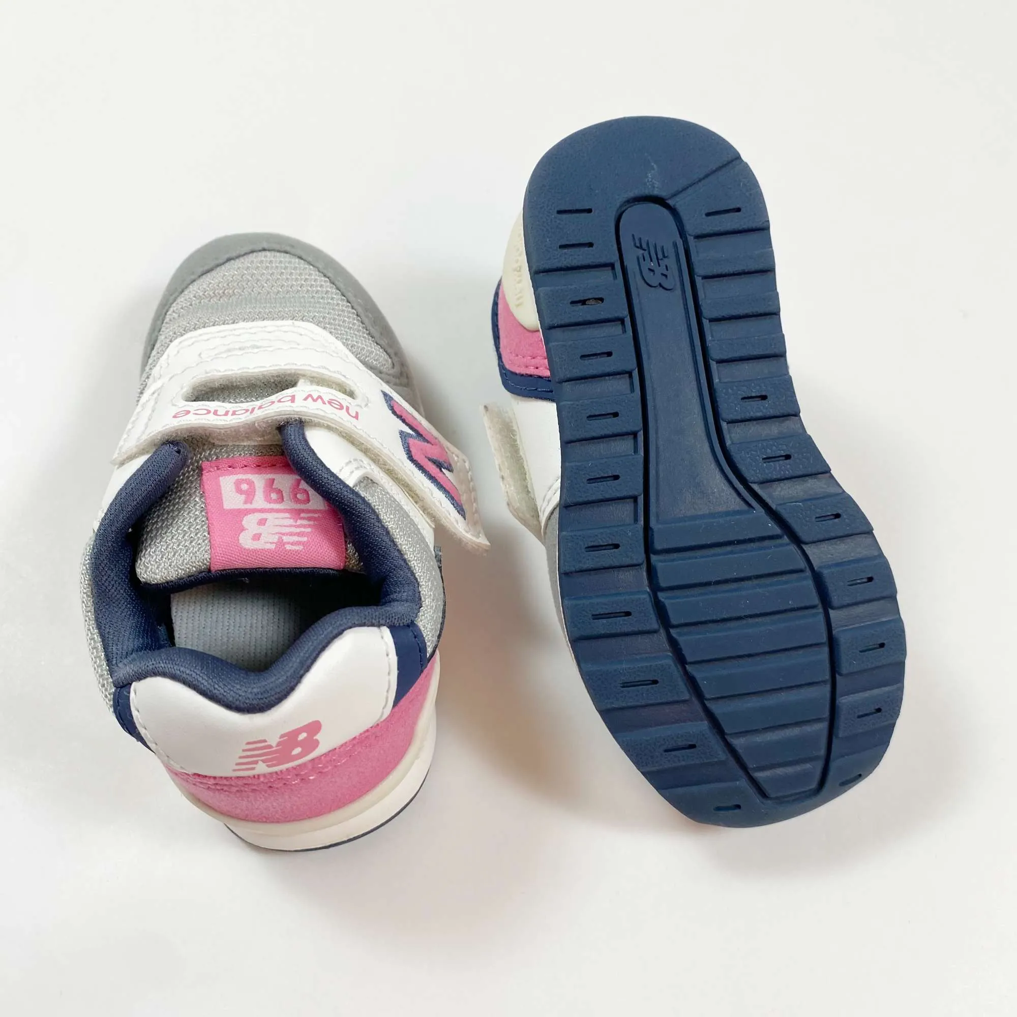 New Balance white/pink sneakers 22.5