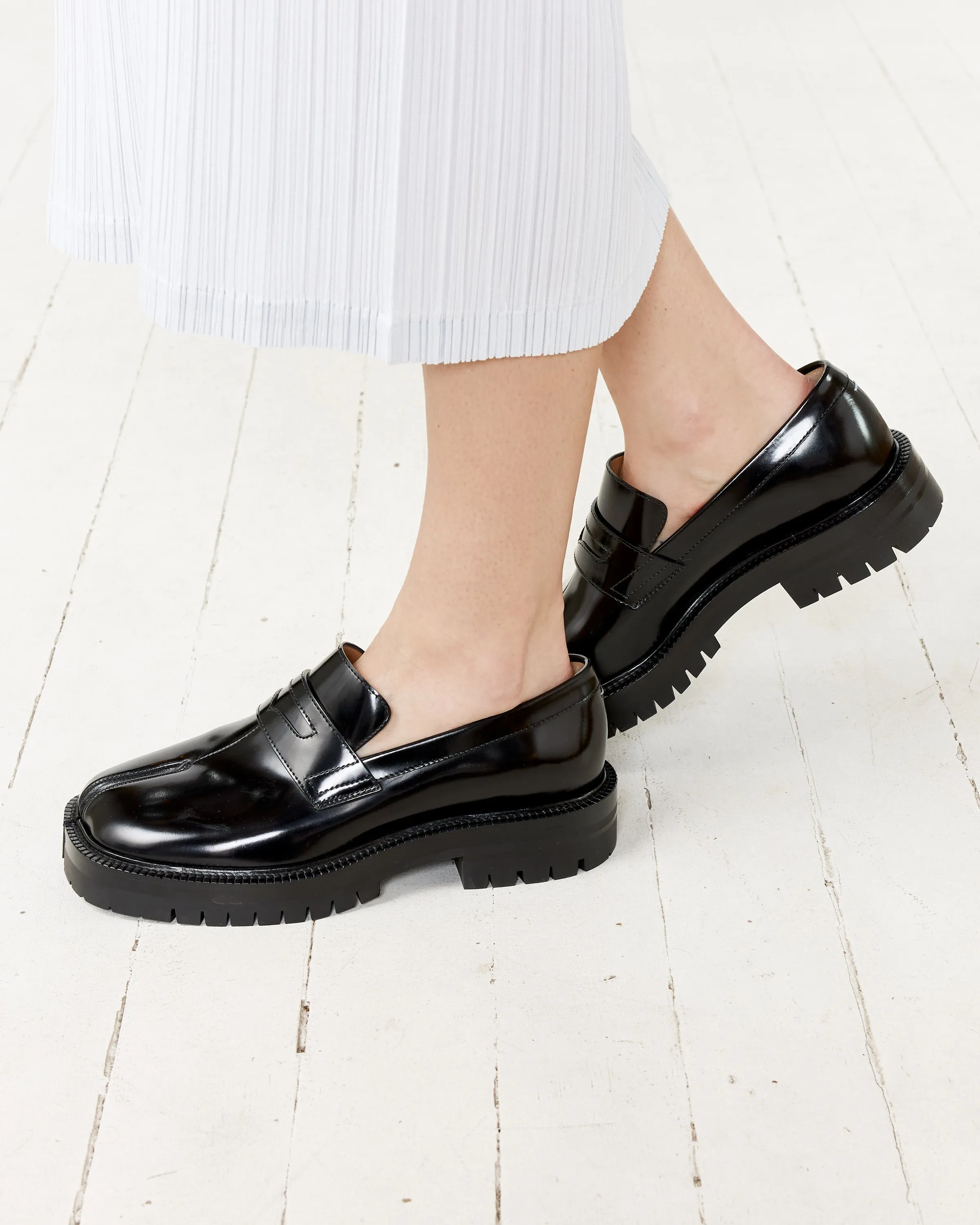 Tabi County Loafer in Black